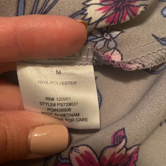 Women’s blouse bundle - Picture 9 of 9